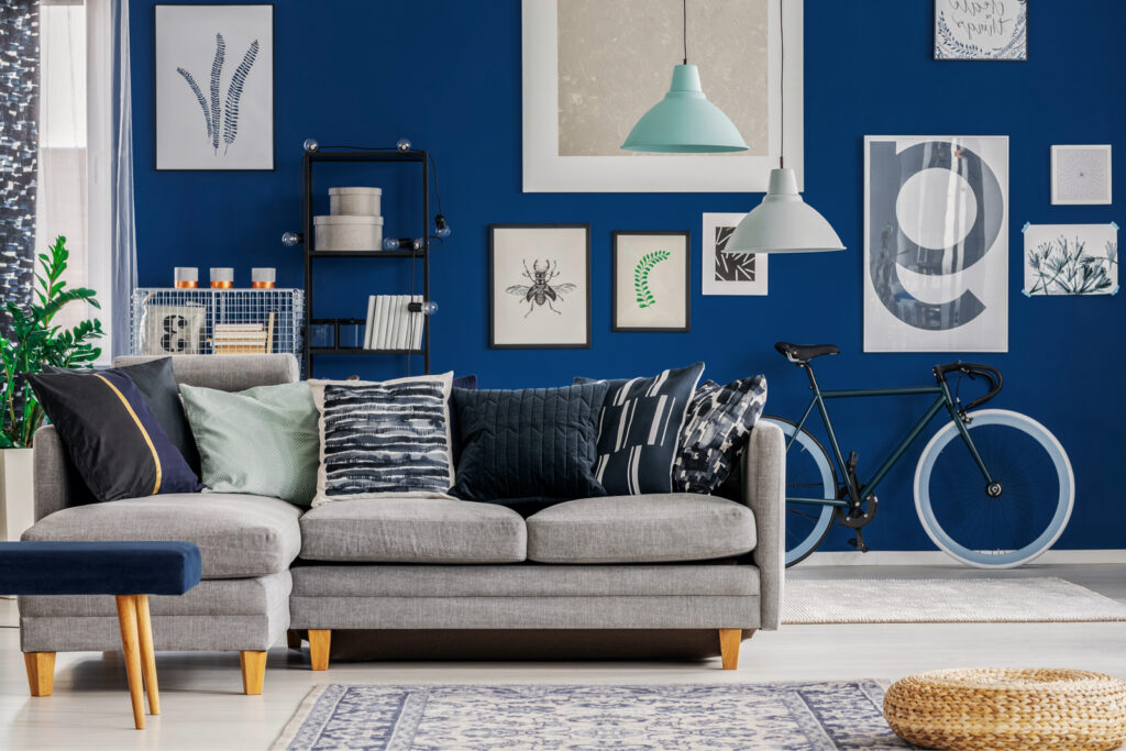 Blue wall in living room | Fovama Oriental Rugs & Carpets